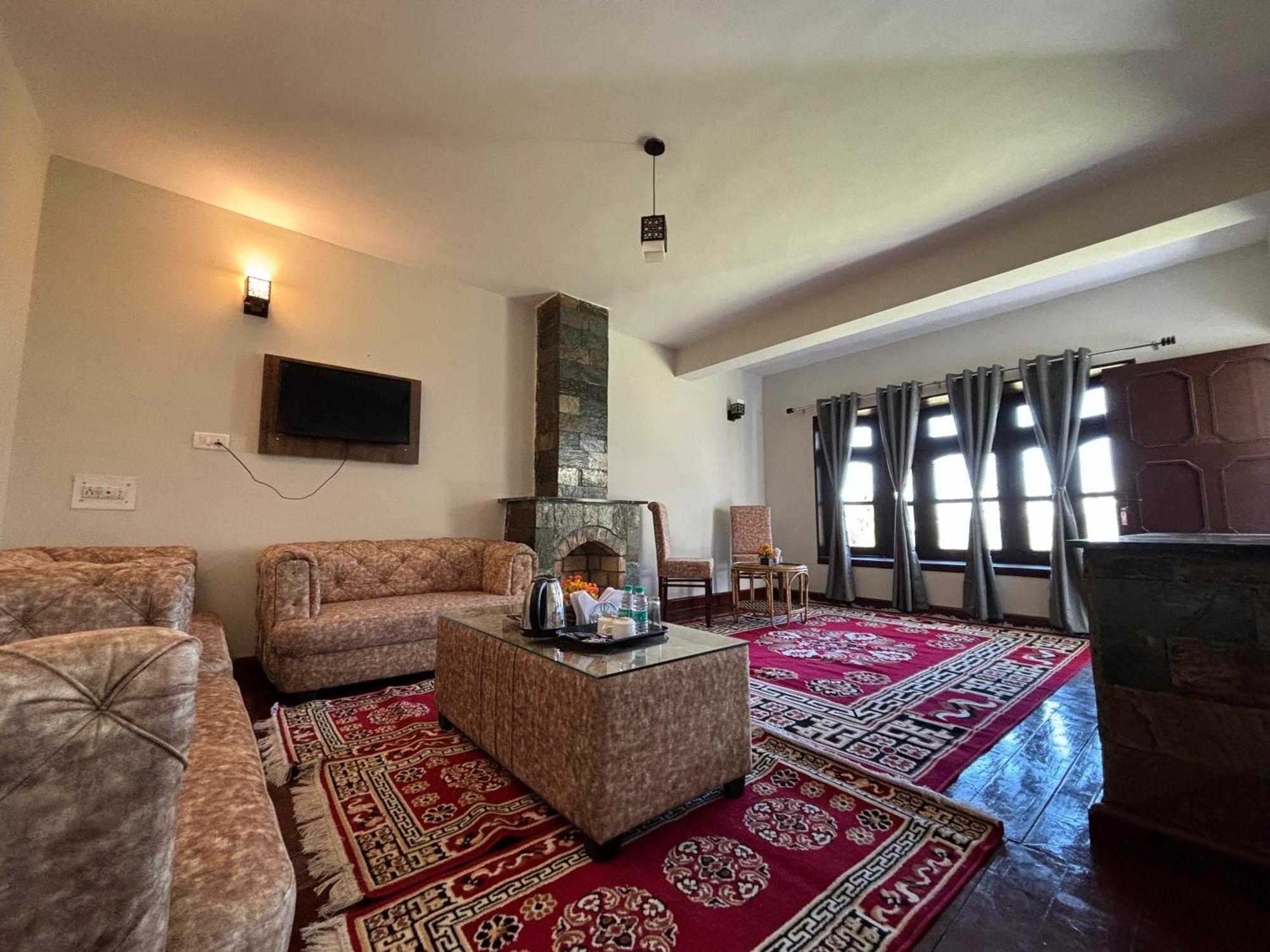 Kumaon Roop Resort Near Kainchi Dham Nainital Exterior foto